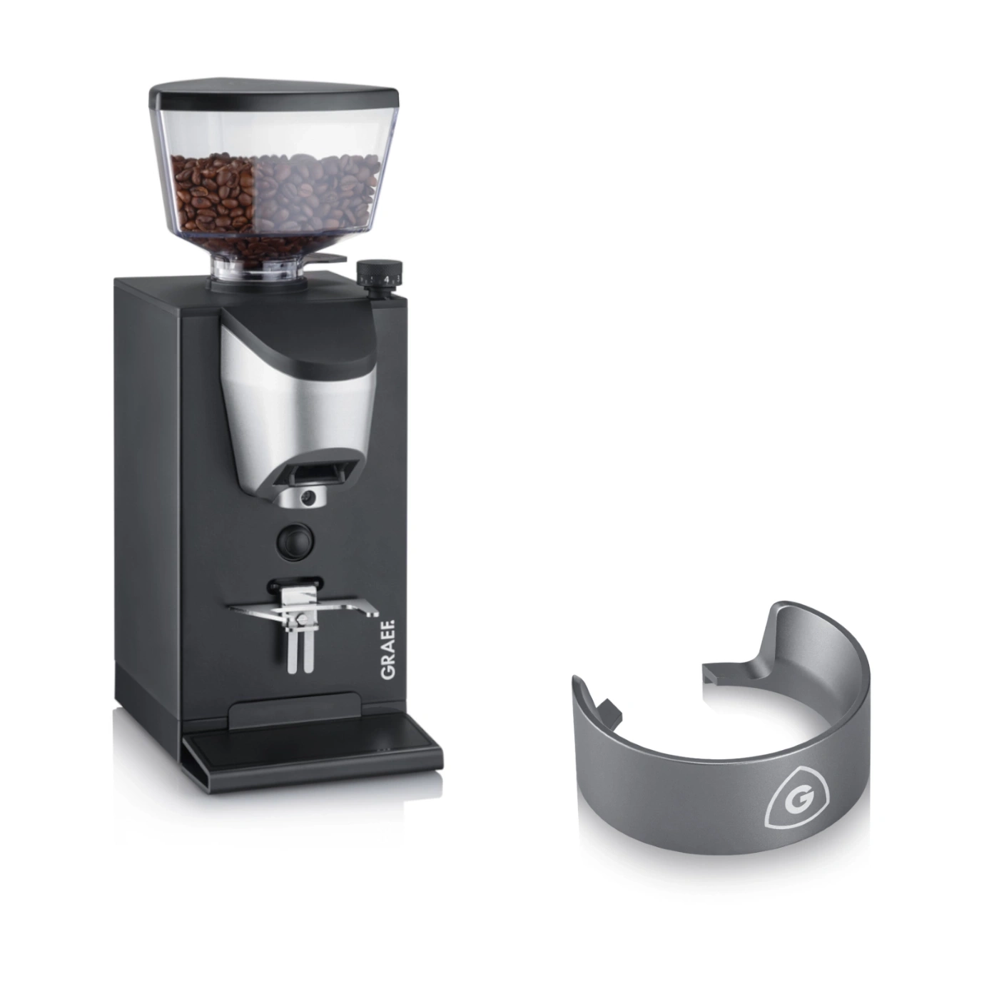 Kaffeemühle mit Bohnenbehälter und Zubehör, schwarz und silber.