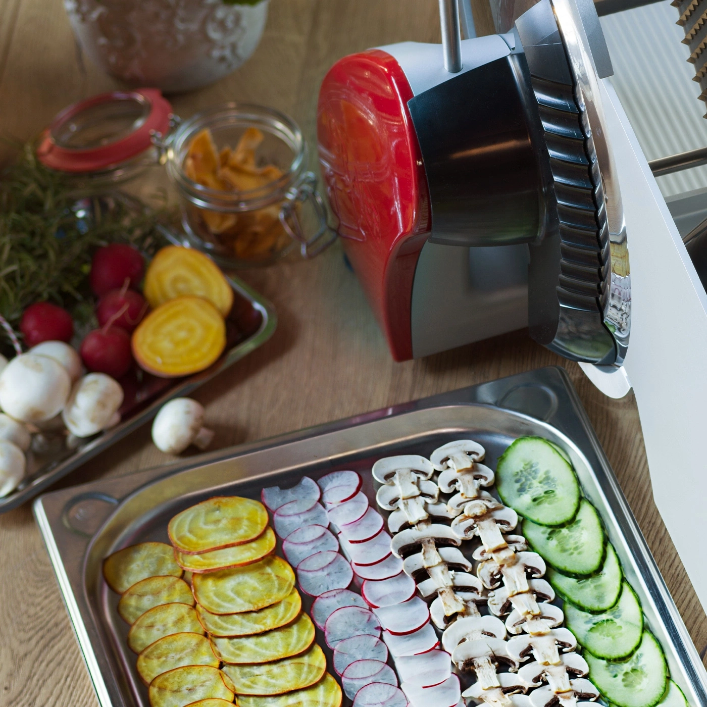 Gemüse, Schneidemaschine, Holzoberfläche, Zutaten, Lebensmittel, Küche, geschnitten, frisch, gesund, Teller, Mahlzeit