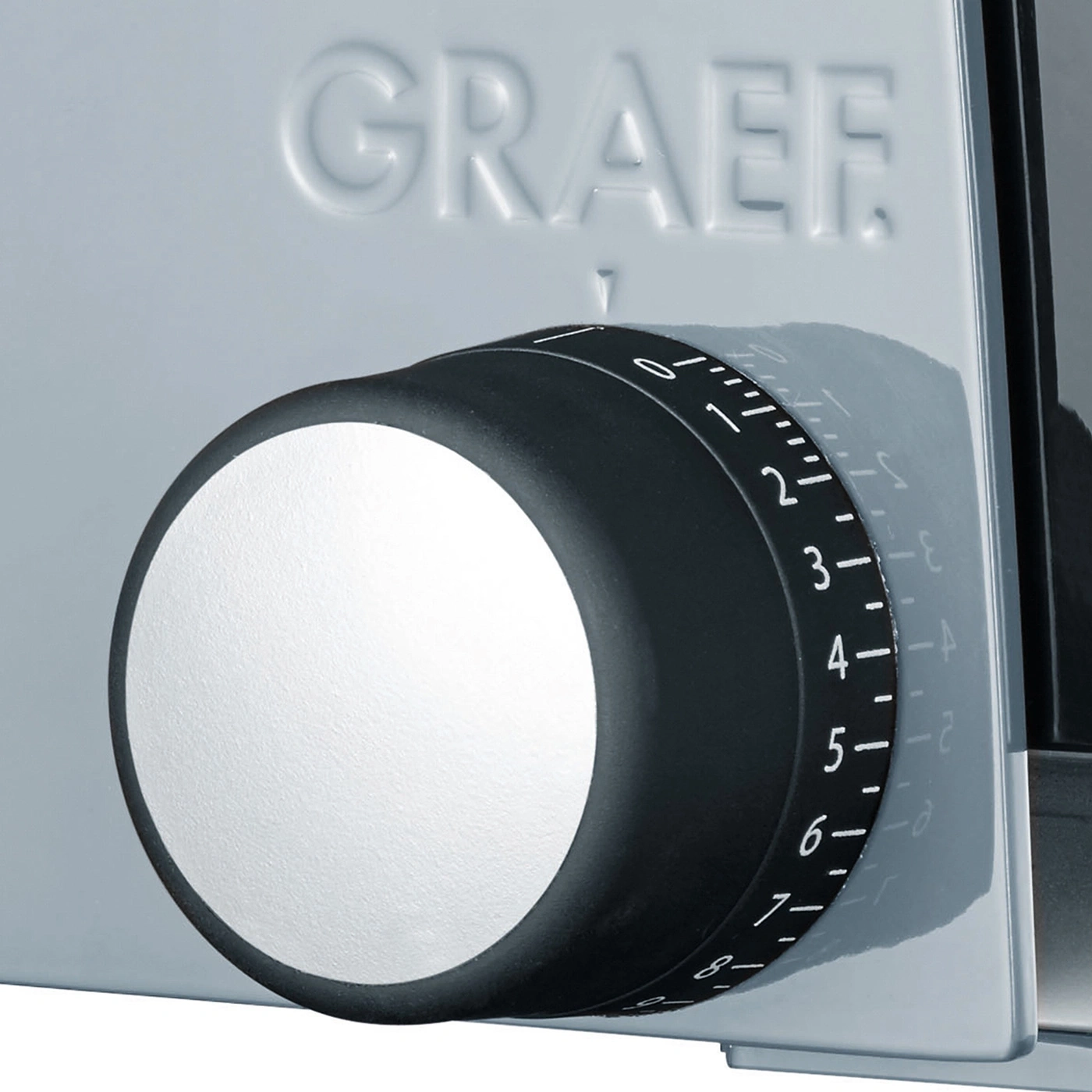 Graef-Schneidemaschine mit Einstellrad für die Schnittstärke, schwarz-weiß