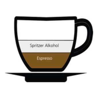 Kaffeetasse mit Espresso und Spritzer Alkohol, auf Untertasse