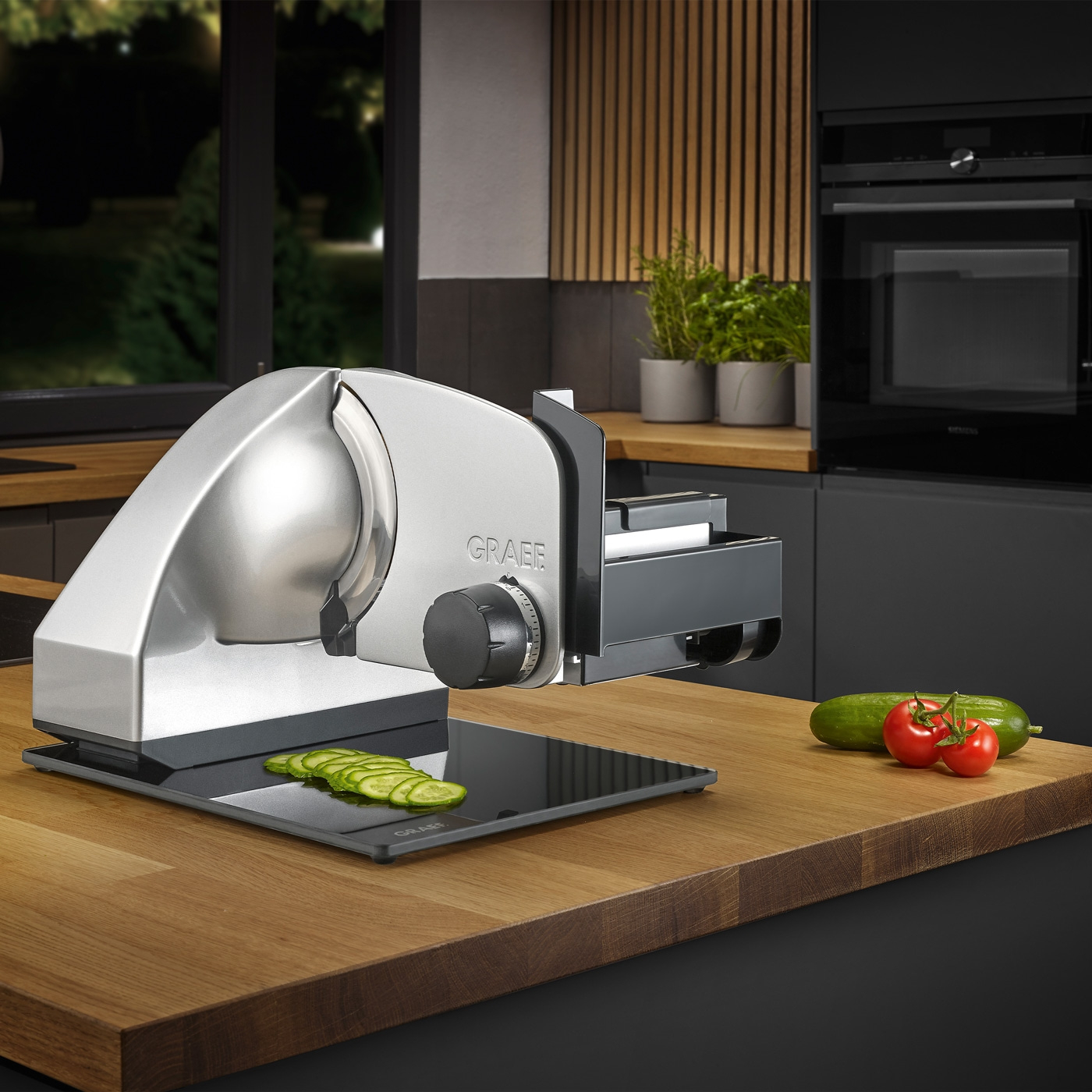 Allesschneider Master M98F, Feinschneider, silber 30° Kippfunktion für noch leichteres Arbeiten
