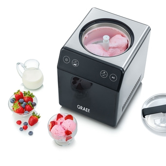 Eismaschine mit Eis, Früchten und Milch. Leckeres Dessert zubereiten.