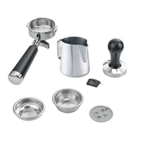 Kaffeemaschine Zubehör: Siebträger, Milchkanne, Tamper, Siebe, Reinigungsstift, Deckel.