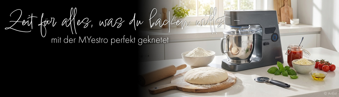 Küchenmaschine mit Zutaten für Pizza