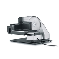 Graef Allesschneider, silberfarben, mit schwarzem Gehäuse und Stromkabel, isoliert
