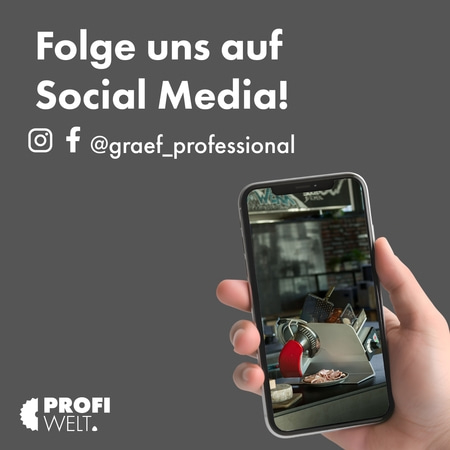 Folge uns auf Social Media! Hand hält Smartphone mit Aufschnittmaschine.