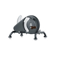 Affettatrice Graef, nera, con manico in legno e lama, isolata su sfondo bianco