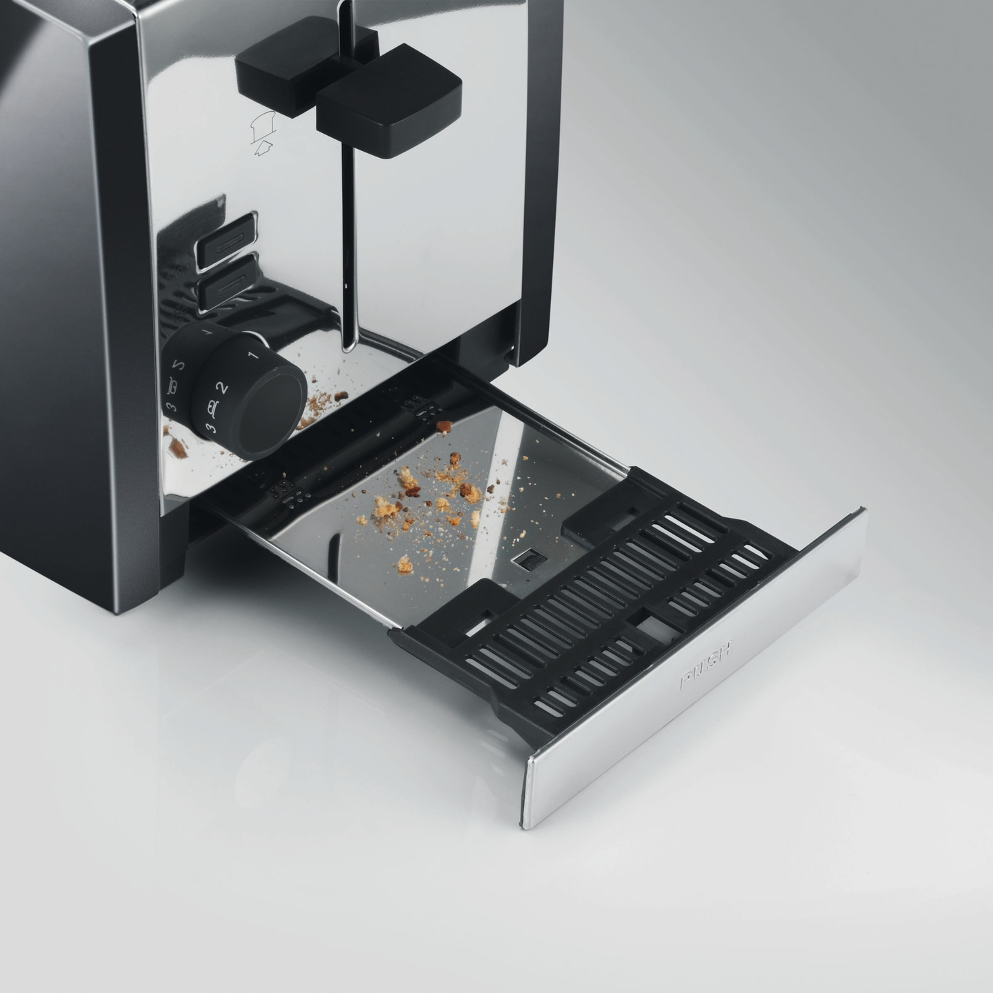 Ein Toaster mit herausnehmbarer Krümelschublade und Bräunungsregler.