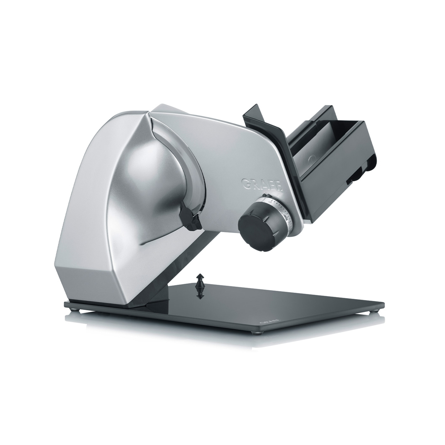 Ein silberner Graef Allesschneider mit schwarzem Schlitten und Einstellknopf.