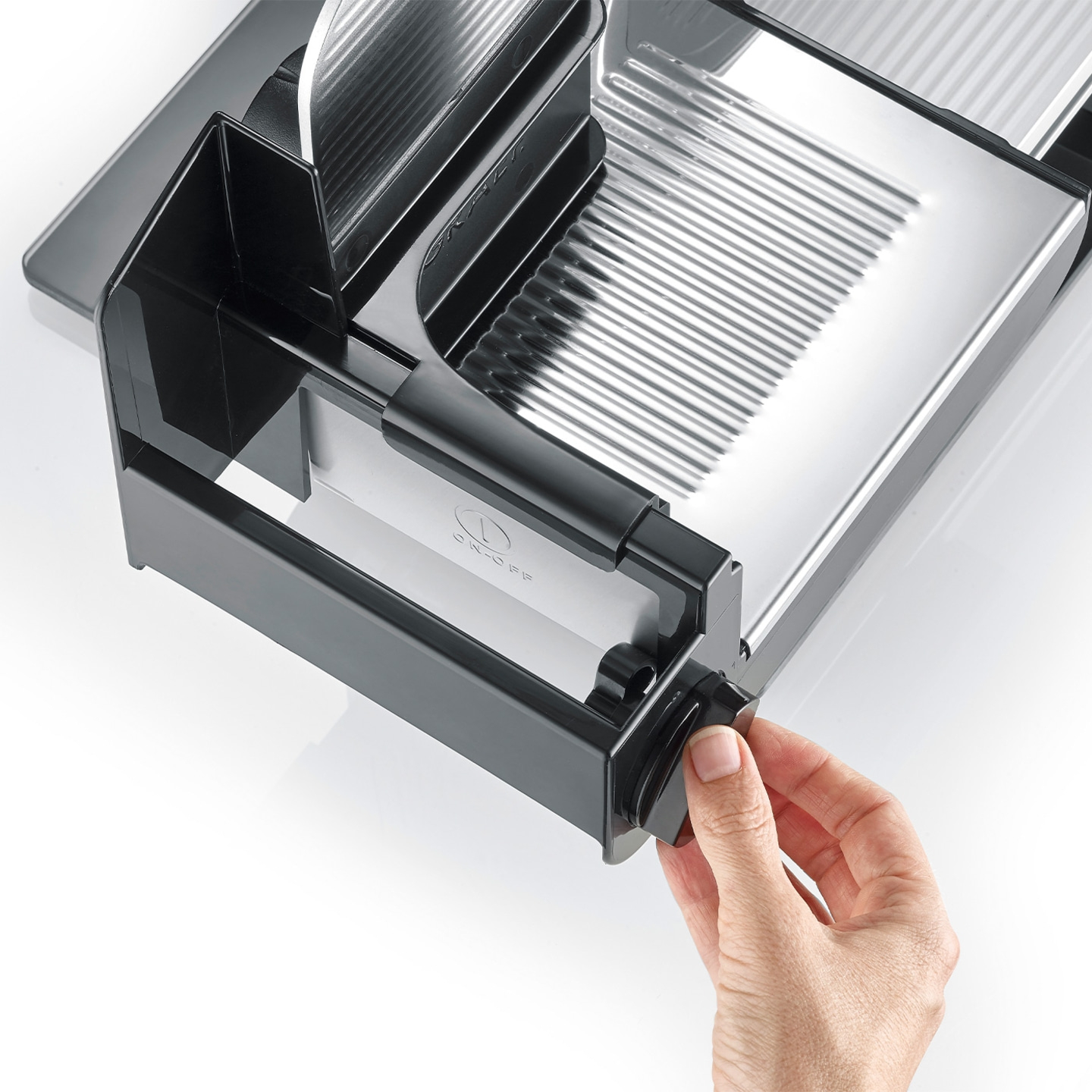 Allesschneider Master M98F, Feinschneider, silber 30° Kippfunktion für noch leichteres Arbeiten