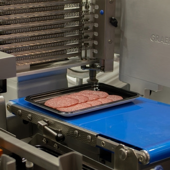 professionelle Schneidmaschine, geschnittene Salami