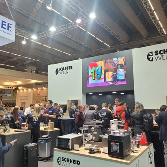 GRAEF Messestand, Menschenmenge im Vordergrund