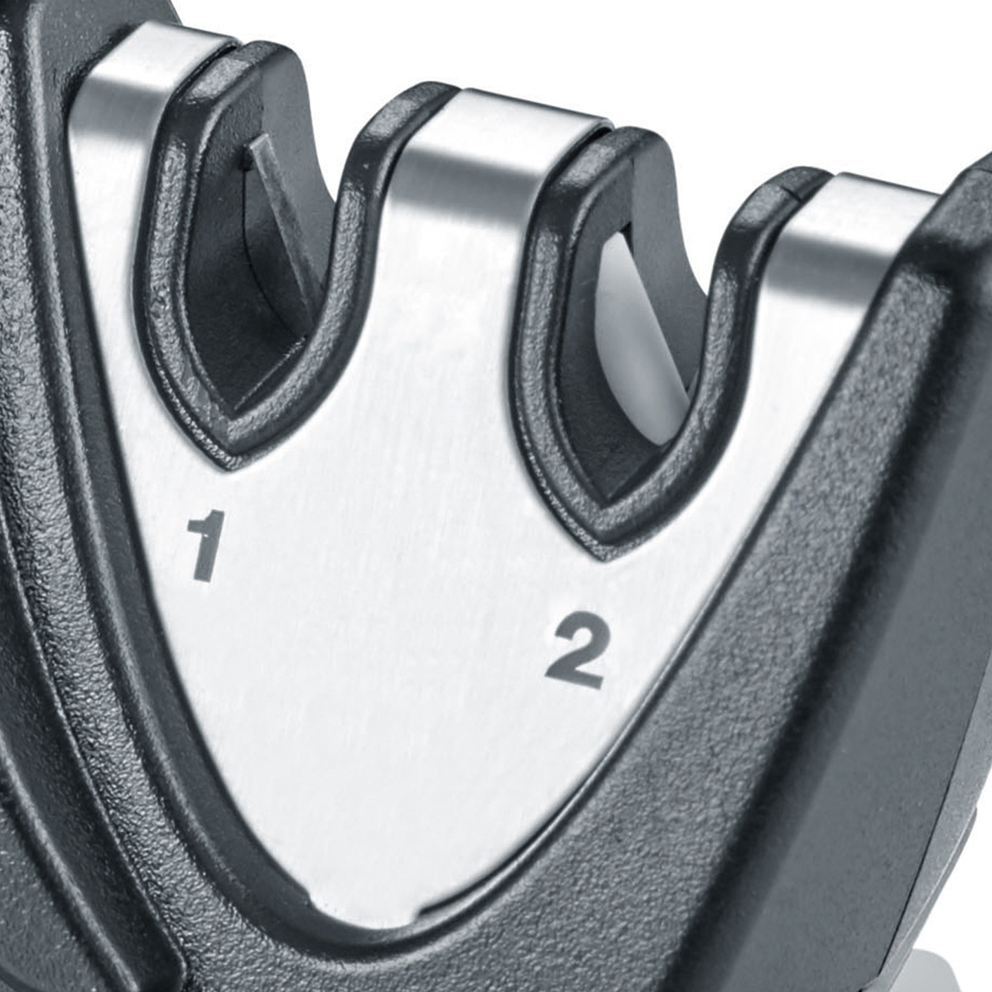 Nahaufnahme eines Messerschärfers mit den Zahlen 1 und 2.