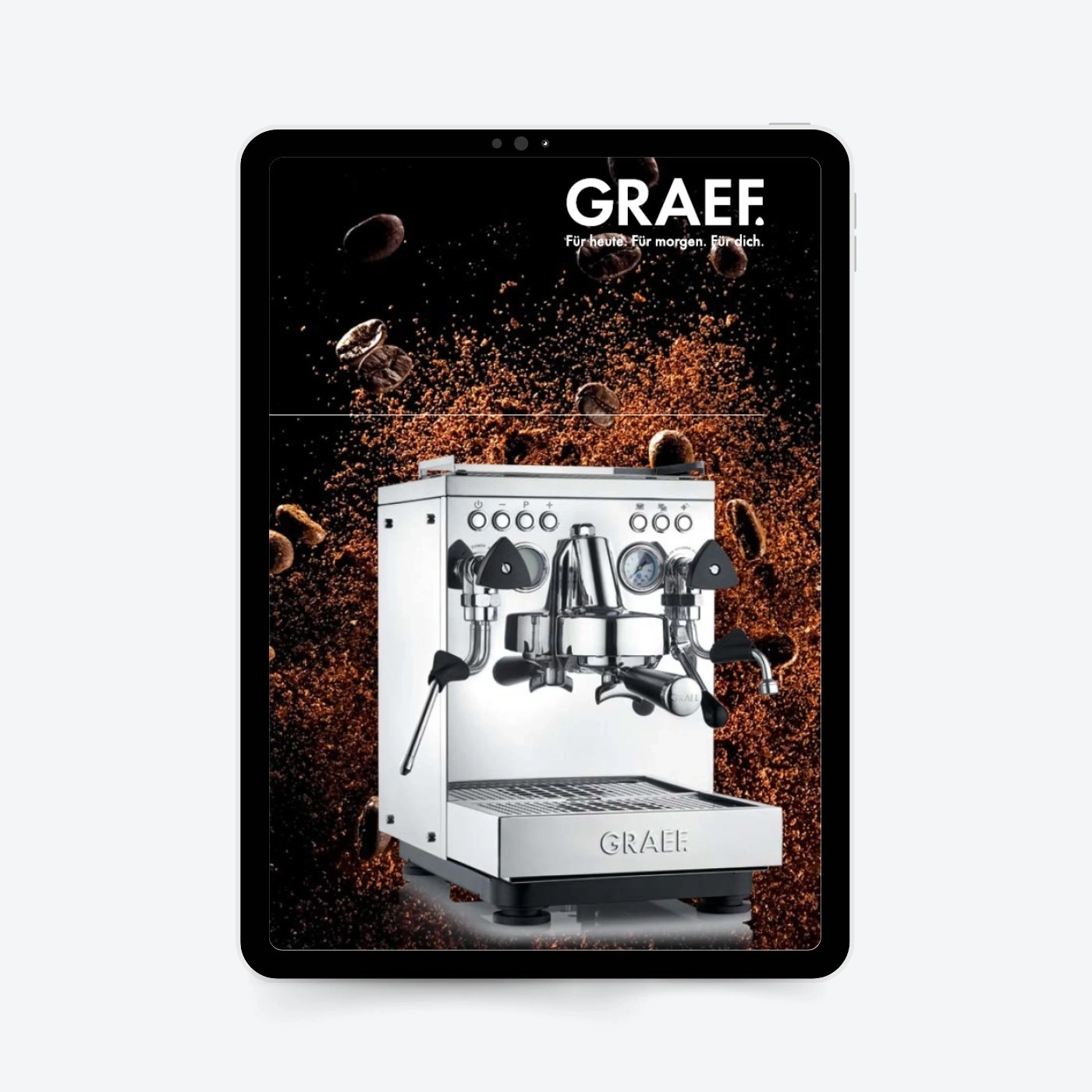 Kaffeemaschine auf einem Tablet, umgeben von Kaffeebohnen und Kaffeepulver