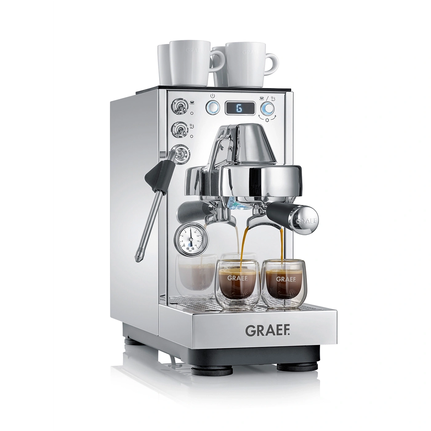 GRAEF Siebträgermaschine in silber während Espressobezug, weißer Hintergrund