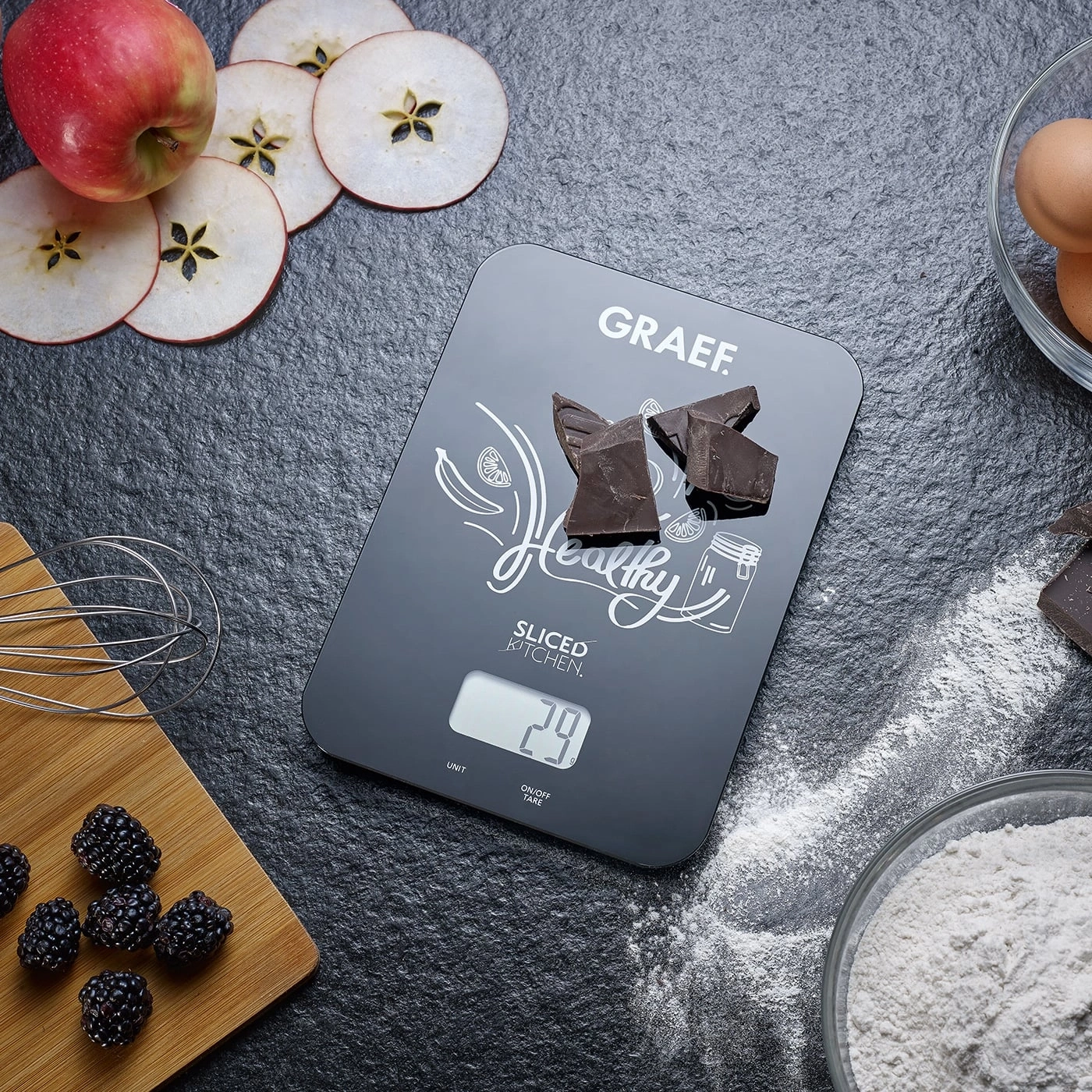 Apfel, Schokolade, Waage, Zutaten für Backen, gesundes Essen, Küche, Backen